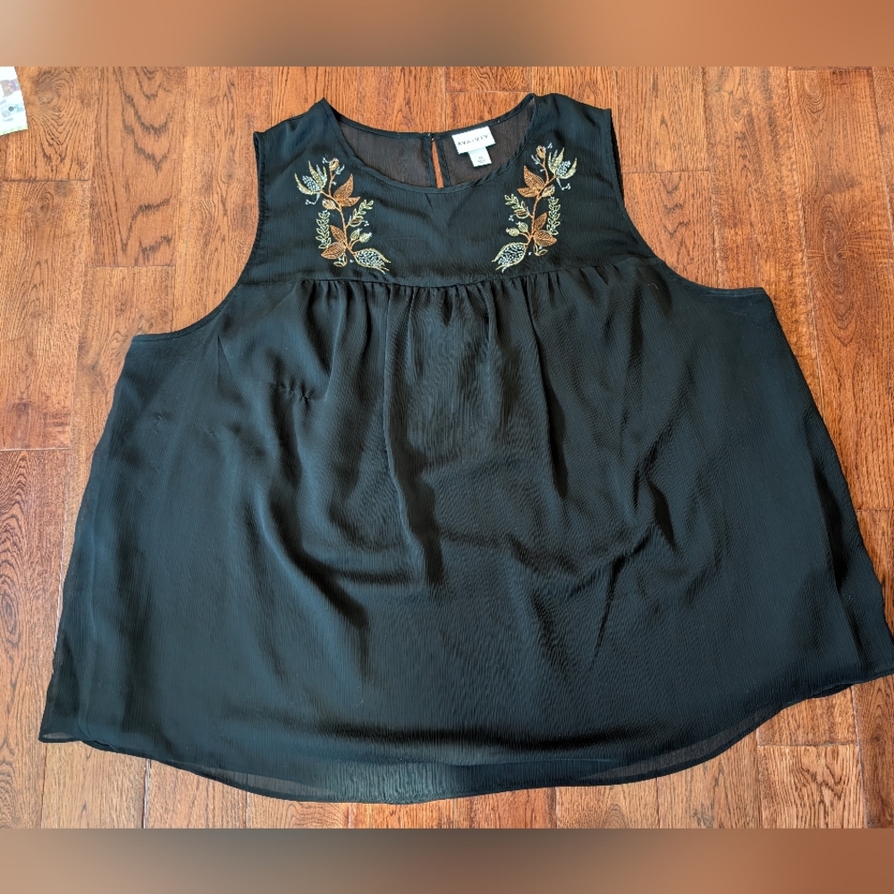 EUC Ladies Sleeveless Blouse Top Ava & Viv Embroidered Sheer Lined Keyhole Sz 3X